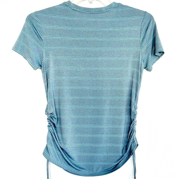 Duluth Trading Co. Women's Armachillo Cinch Tech Short Sleeve Tee - Picture 2 of 4